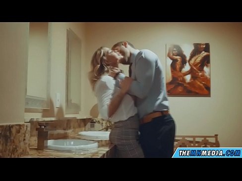 ❤️ Büyük memeli bir sarışın seni umumi tuvalette baştan çıkardığında Anal porno pornoda tr.femidaassist.ru ☑